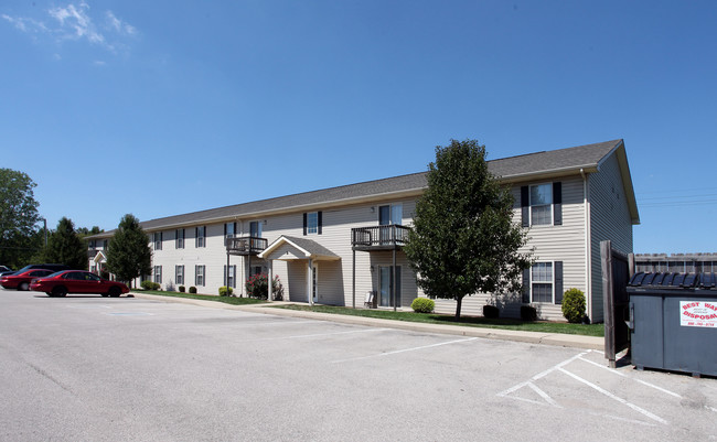 Fox Brook Apartments in Muncie, IN - Building Photo - Building Photo