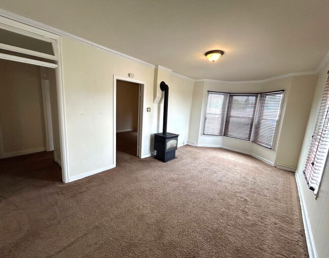 property at 3414 1/2 Everett Ave