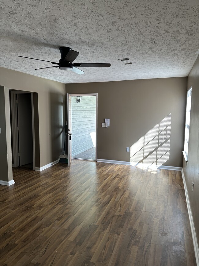 511 Mansion St, Unit 503 in Wetumpka, AL - Foto de edificio - Building Photo