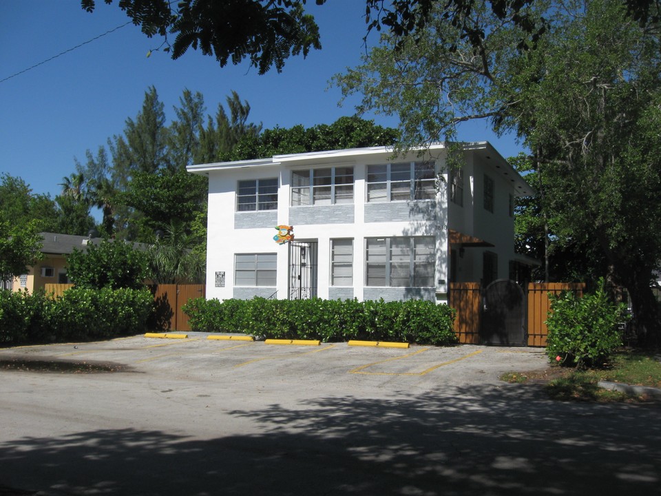 7810 NE 10th Ct in Miami, FL - Foto de edificio