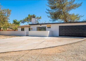 14639 Lilac St, Unit 1 in Hesperia, CA - Building Photo