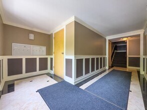 6750 N Greenview Ave, Unit G in Chicago, IL - Building Photo - Building Photo