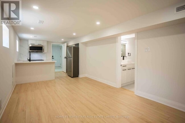 property at 15 Shademaster Ct