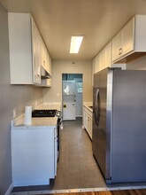 12015 Ocean Park Blvd, Unit 12015 in Los Angeles, CA - Building Photo - Building Photo