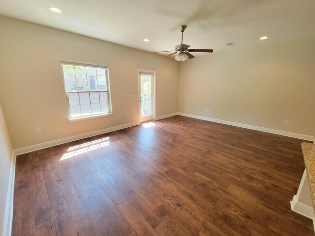 8766 Brown Pelican Cir in Navarre, FL - Building Photo - Building Photo
