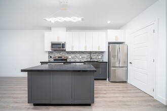 211 Baldwin Ave in Jersey City, NJ - Building Photo - Building Photo
