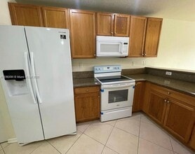 5966 Abbey Rd in Tamarac, FL - Building Photo - Building Photo