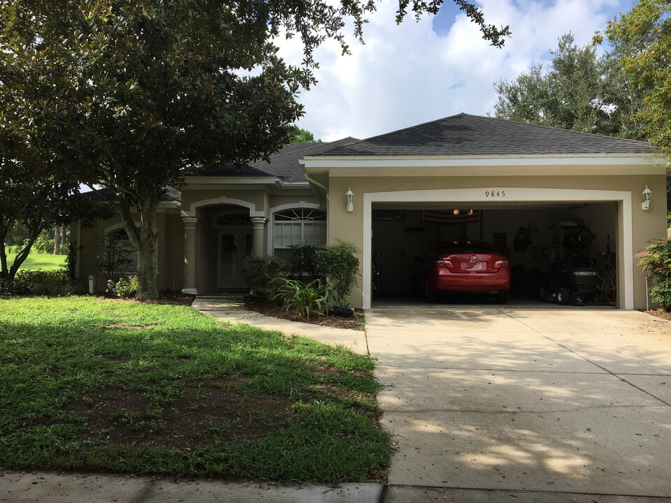 9845 Spring Lake Dr in Clermont, FL - Building Photo