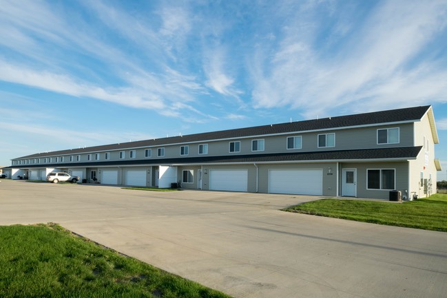 Landmark Circle in Minot, ND - Building Photo - Building Photo