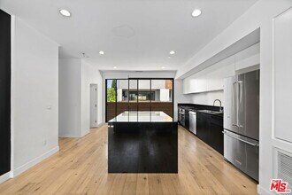 866 S Wilton Pl in Los Angeles, CA - Building Photo - Building Photo