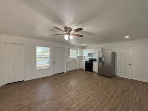 331 Lanark Dr in San Antonio, TX - Foto de edificio - Building Photo