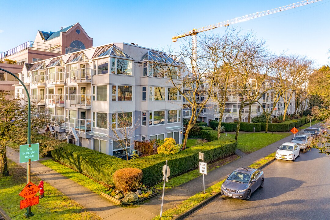 Augustine Gardens in Vancouver, BC - Building Photo