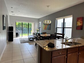 3278 W 97th Terrace in Hialeah, FL - Building Photo - Building Photo