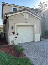 636 NE 193rd St in Miami, FL - Foto de edificio - Building Photo
