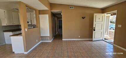 1153 E Foster Rd in Santa Maria, CA - Building Photo - Building Photo
