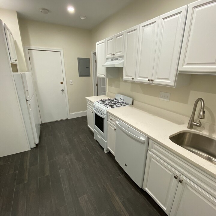 1412 Commonwealth Ave in Boston, MA - Building Photo