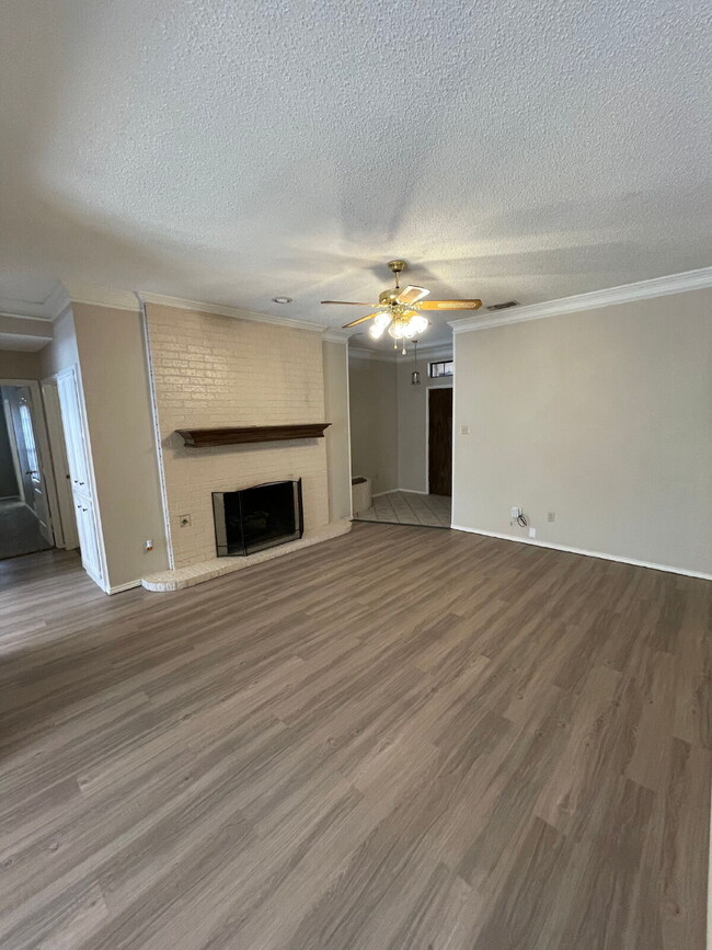 6031 72nd St in Lubbock, TX - Foto de edificio - Building Photo