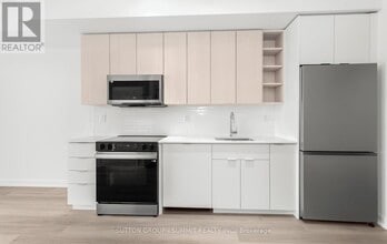 2075 Lakeshore Rd. in Burlington, ON - Building Photo - Building Photo