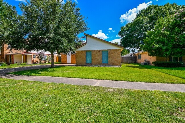 12015 Osage Park Dr in Houston, TX - Building Photo - Building Photo