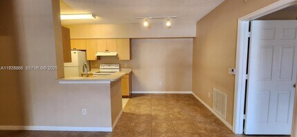 10312 Fox Trail Rd S in Royal Palm Beach, FL - Building Photo - Building Photo