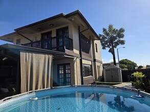 1397 W 38th Pl in Hialeah, FL - Foto de edificio - Building Photo