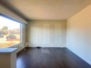 13411-13461 61 St NW in Edmonton, AB - Building Photo - Building Photo