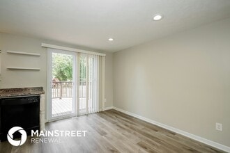 7516 Inverness Dr in Indianapolis, IN - Foto de edificio - Building Photo