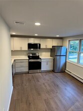 7 Shawmont Ln in Stony Brook, NY - Building Photo - Building Photo