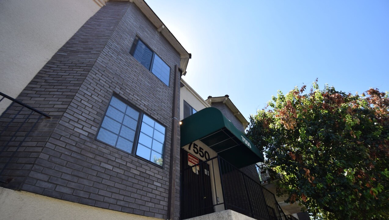 7550 Jordan Ave in Canoga Park, CA - Foto de edificio