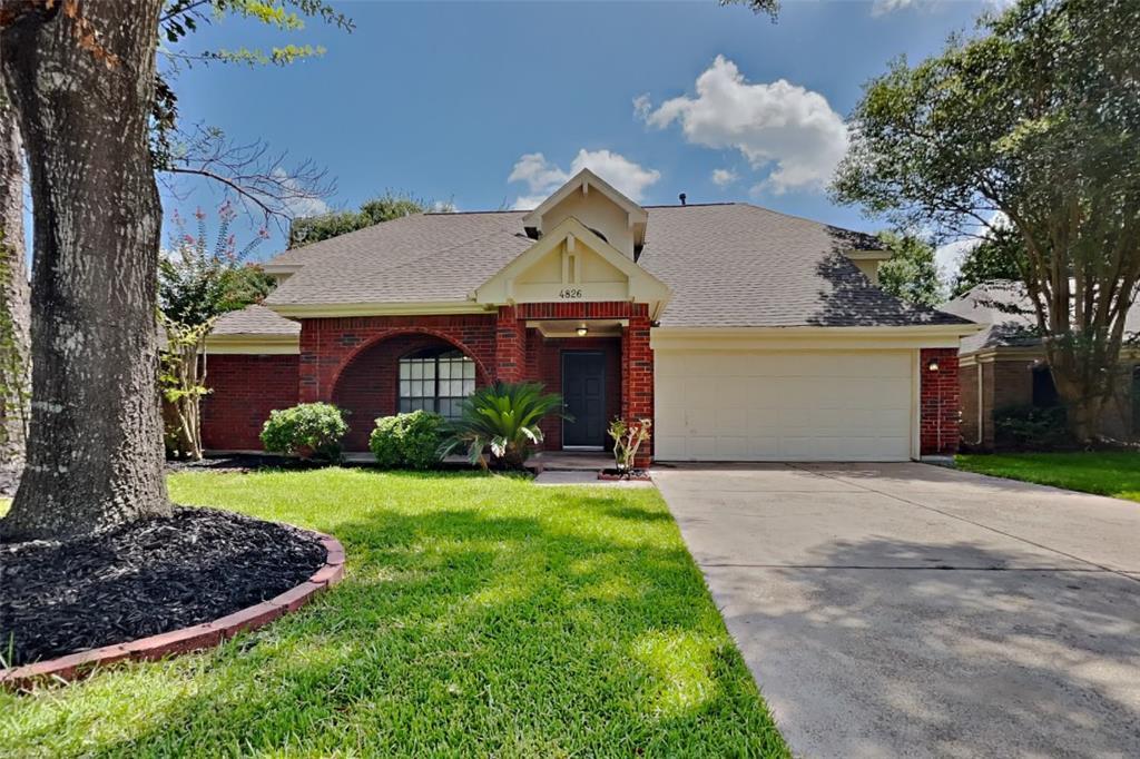 4826 Pecan Grove Dr in Pearland, TX - Building Photo