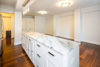 135 E 54th St, Unit 12C in New York, NY - Building Photo - Building Photo