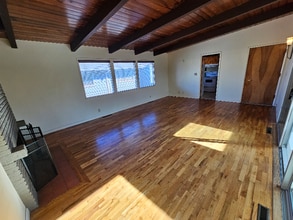 511 NE 8th St in Newport, OR - Foto de edificio - Building Photo