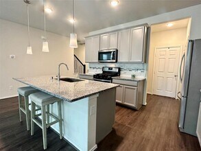 10967 Cannes Memorial Dr in Houston, TX - Building Photo - Building Photo