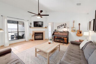 2205 Waterway Bend in Austin, TX - Foto de edificio - Building Photo