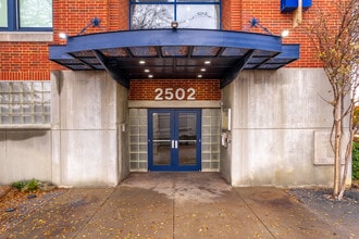 Live Oaks Loft in Dallas, TX - Foto de edificio - Building Photo