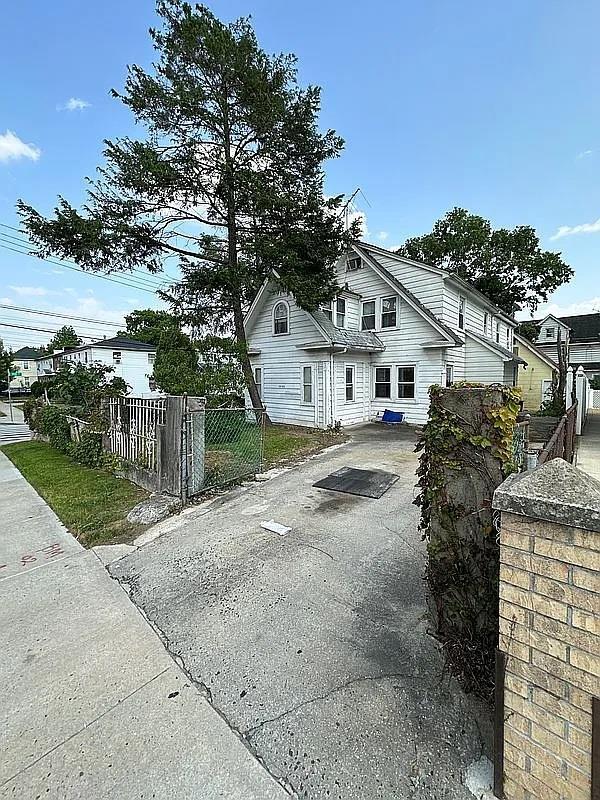 property at 197-26 90th Ave