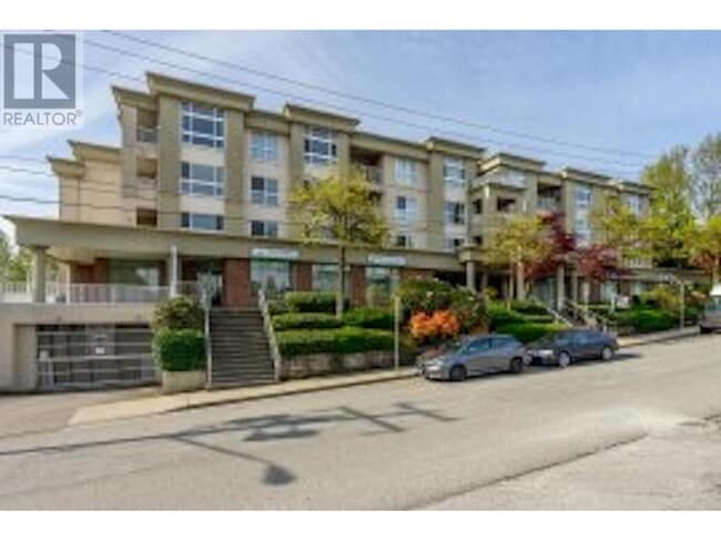 22230-22230 North Ave