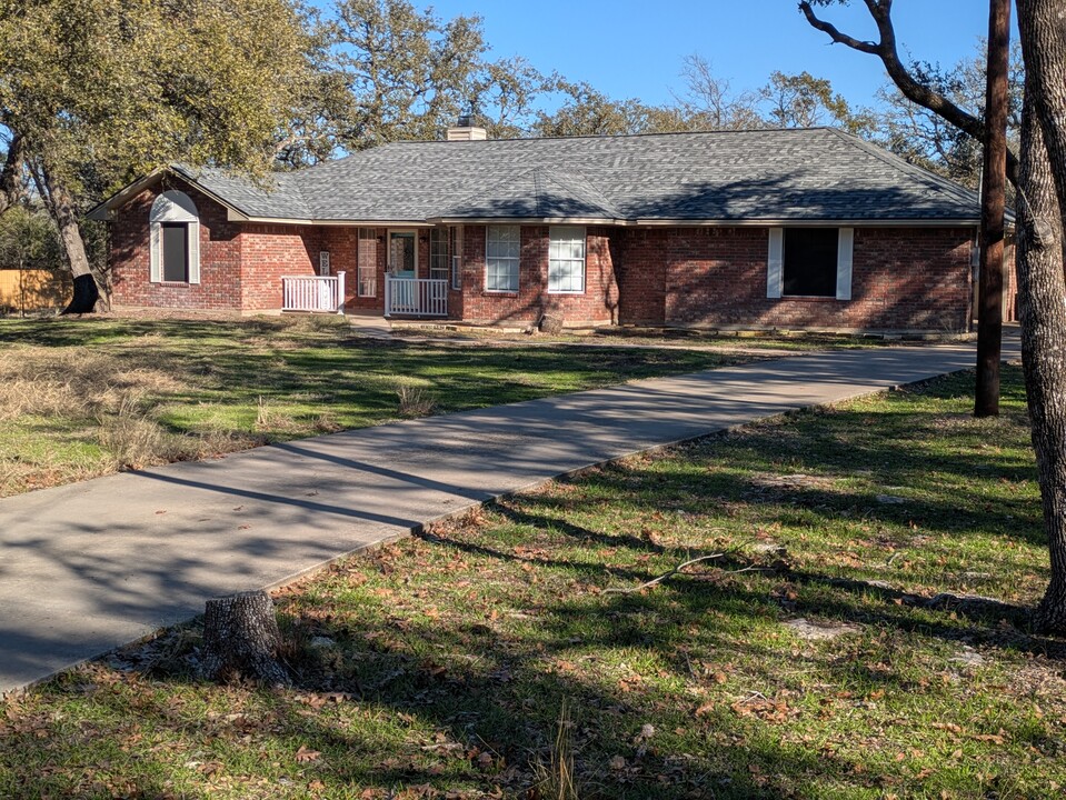 32 Wrangler Dr in Belton, TX - Building Photo