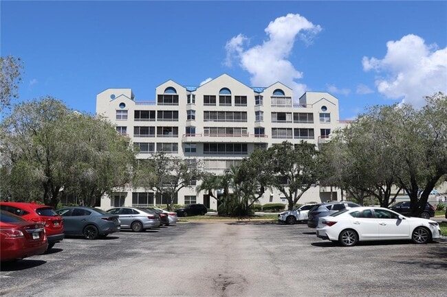 2333 Feather Sound Dr in Clearwater, FL - Building Photo - Building Photo