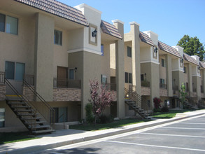 Stoneridge by the Lake in La Mesa, CA - Foto de edificio - Building Photo