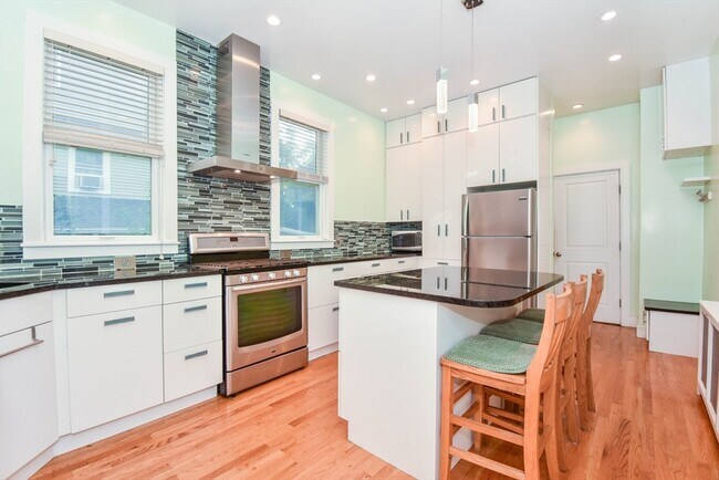 86 Edwards St in Quincy, MA - Building Photo - Building Photo