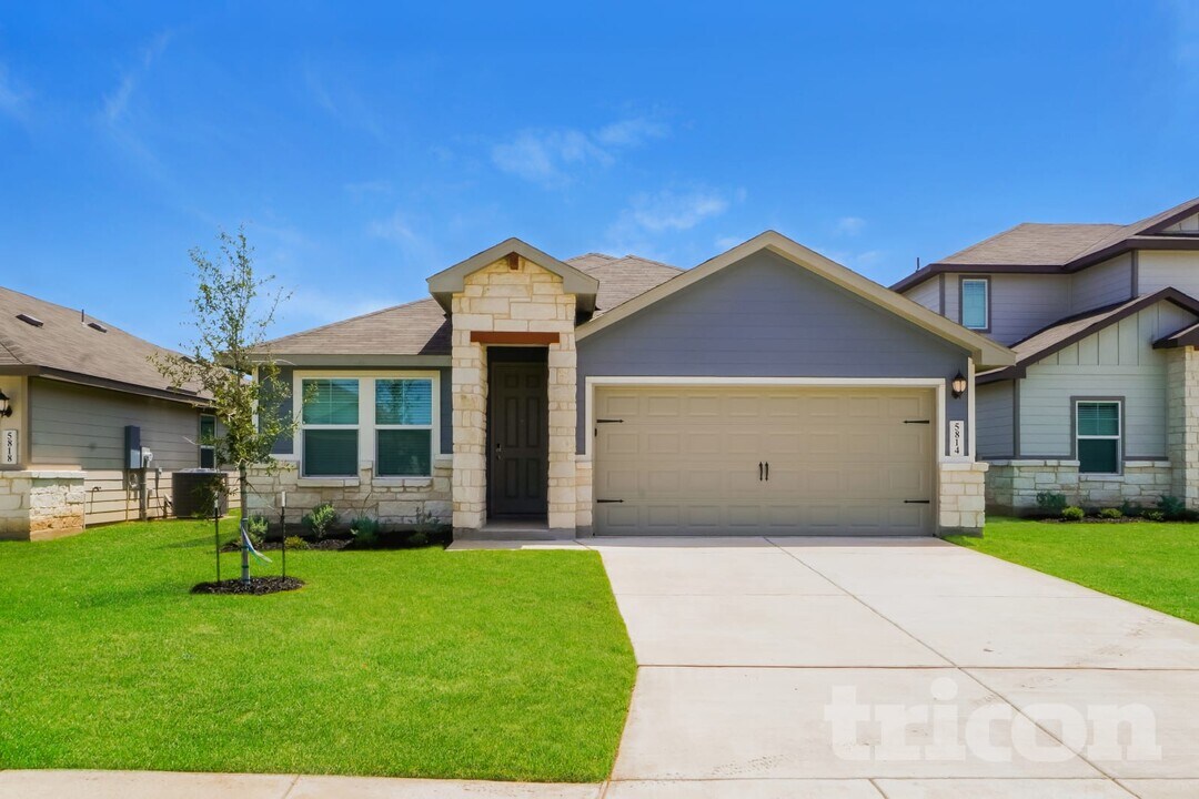 5814 Nyla Wy in Saint Hedwig, TX - Building Photo