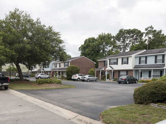 Hunters Trace Townhomes in Mount Pleasant, SC - Building Photo - Building Photo