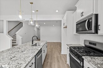 208 Curhill Ln in Simpsonville, SC - Foto de edificio - Building Photo