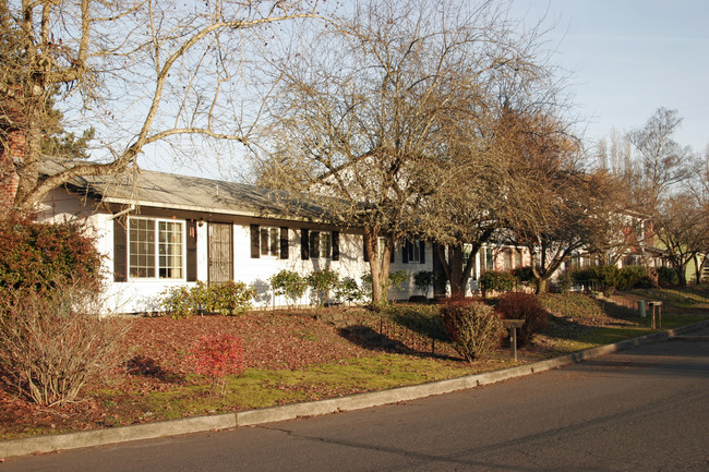 1091 NE Turner Dr in Hillsboro, OR - Building Photo - Building Photo