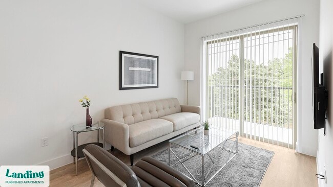 650 E Sycamore St in Denton, TX - Building Photo - Building Photo