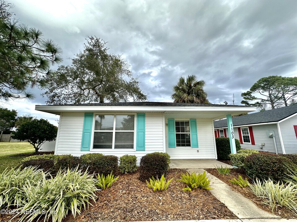 1103 Cornell Ln in Atlantic Beach, FL - Building Photo