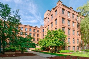 Stockbridge Court Apartments