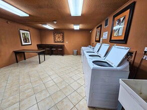 1000 Spanish River Rd, Unit 1H in Boca Raton, FL - Building Photo - Building Photo