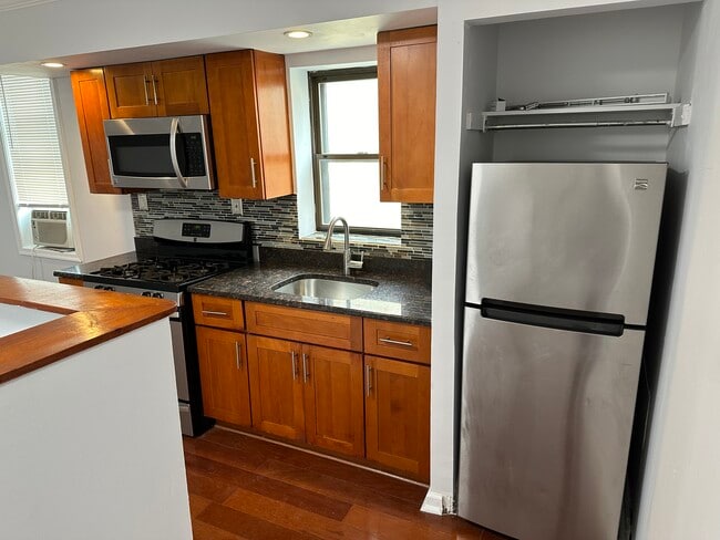 2333 Catharine St in Philadelphia, PA - Building Photo - Building Photo